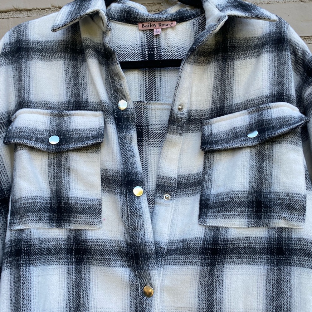 Plaid Shacket! 🤍🖤 - Picture 4 of 6